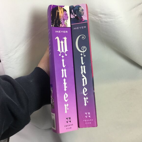 The Lunar Chronicles: Marissa Meyer Lot of 2: Book 1 and Book 4 - Picture 3 of 11